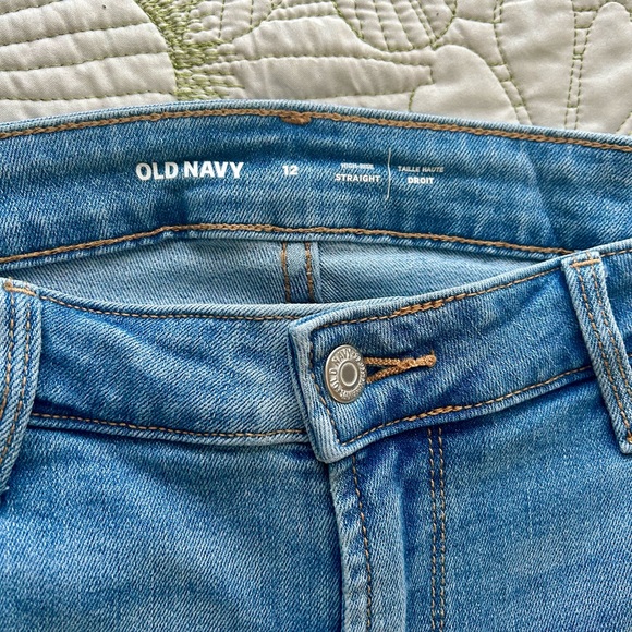Old Navy High Rise Stright Jeans - Picture 4 of 6